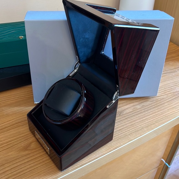 Diplomat Ebony Wood Automatic Single Watch Winder - Picture 4 of 4